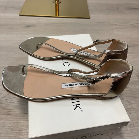 Manolo Blahnik Flat Thong Sandals with Buckle Closure in Bronze Gold color - Picture 5 of 10